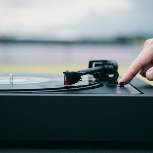 switching on the automatical tonearm of the Automat A2