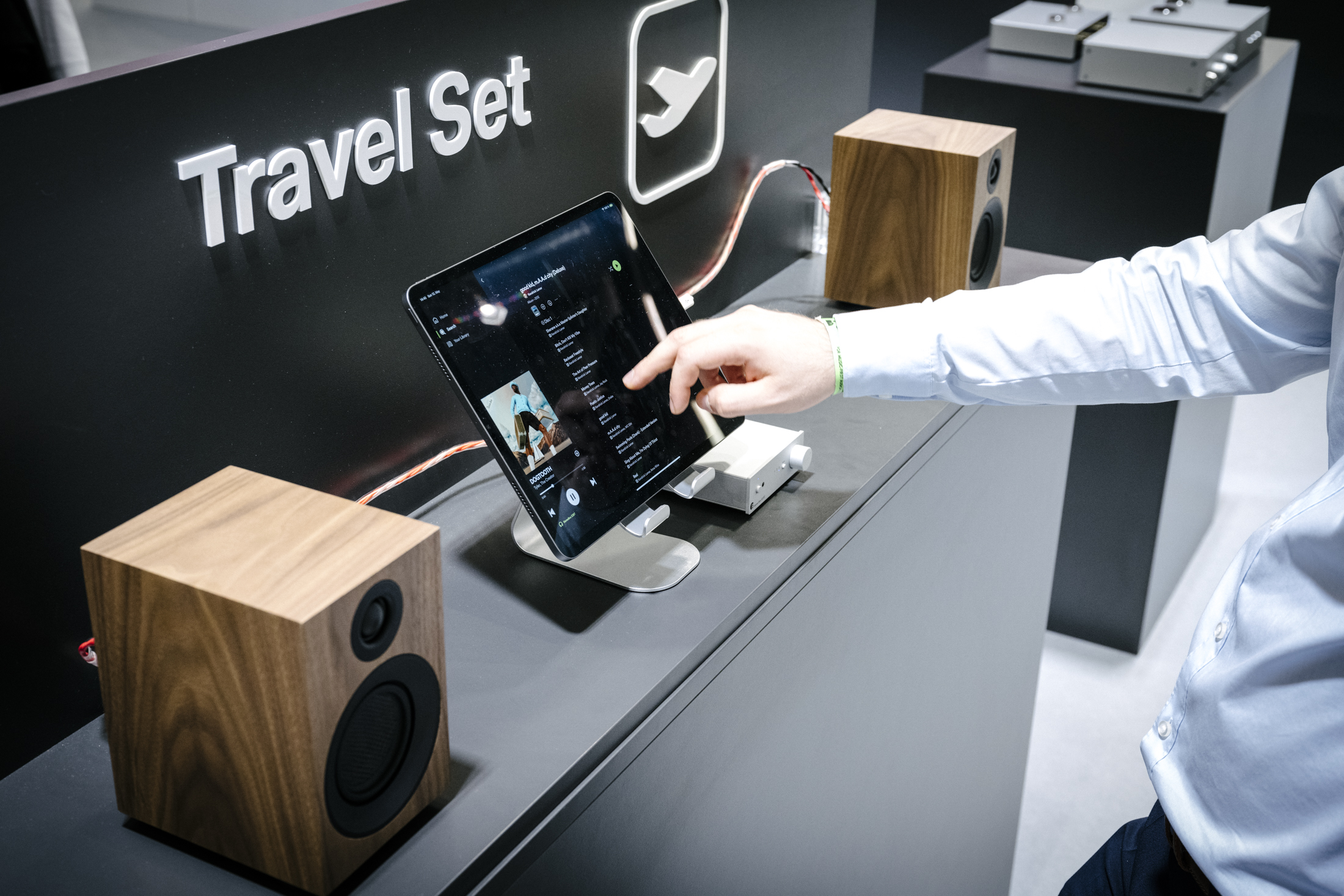 Pro Ject High End Event with Speaker Box 3 E Carbon and Amp