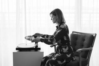 woman chaning the record of her X1b Pick It Pro B