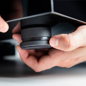 X8 turntable Nahaufnahme von den Standfüßen